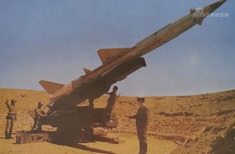 Theo một số nguồn tin, Mông Cổ được trang bị một tiểu đoàn tên lửa S-75 Dvina với 24 quả đạn. Phần còn lại chủ yếu là tên lửa vác vai Strela-2 với 1.250 đơn vị. Nguồn ảnh: Sina