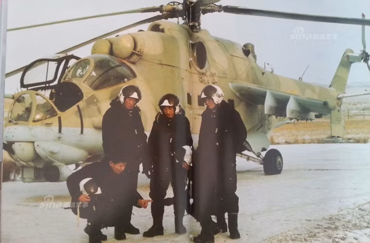 Lực lượng trực thăng của Mông Cổ chỉ có 10 chiếc Mi-24D/V (đến nay vẫn còn phục vụ) và chừng 20 chiếc trực thăng vận tải Mi-4 và Mi-8T. Nguồn ảnh: Sina