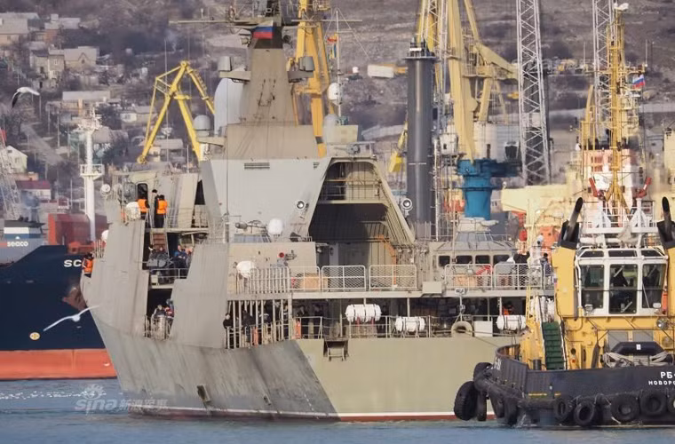 Hiện chưa rõ tại sao Gepard 3.9 “487” lại được chuyển tới vị trí hơi lạ lùng này. Nguồn ảnh: Sina