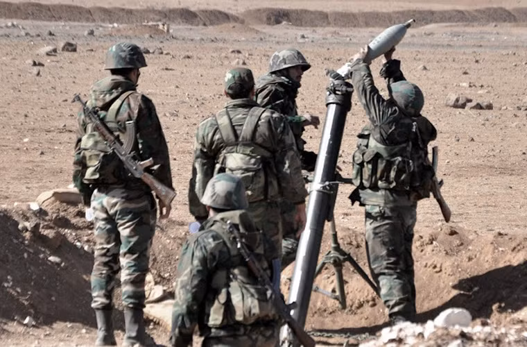 Khẩu đội súng cối 120mm với trang bị cá nhân “chuyên nghiệp, đầy đủ”. Nguồn ảnh: Oryx