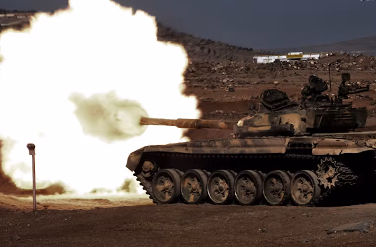 Mới đây, Quân đội Syria đã công bố loạt ảnh chính qui, tinh nhuệ trong chiến dịch tiến công phiến quân IS và các phe phái khác ở khắp các tỉnh thần. Ảnh hoành tráng xe tăng T-72 đang nã pháo oanh tạc địch. Nguồn ảnh: Oryx