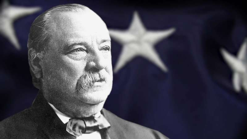 Trong số các Tổng thống Mỹ, Grover Cleveland là ông chủ Nhà Trắng có 2 nhiệm kỳ không liên tiếp. Ông là Tổng thống Mỹ thứ 22 (nhiệm kỳ đầu từ năm 1885 - 1889) và Tổng thống Mỹ thứ 24 (nhiệm kỳ từ năm 1893 - 1897). Đặc biệt, ông nắm giữ kỷ lục là Tổng thống Mỹ đầu tiên và duy nhất (tính đến thời điểm hiện tại) kết hôn ở Nhà Trắng khi đương nhiệm.