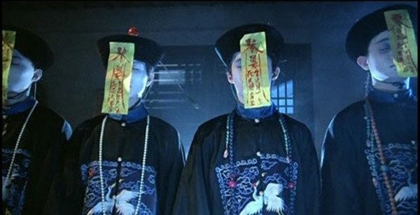 Cụ thể, theo văn hóa dân gian Trung Quốc, cương thi dùng để chỉ một người vừa chết nhưng trong người tích tụ oán khí hoặc xác chết bị thầy pháp yểm bùa. Theo đó, họ trở thành cương thi với thi thể không phân hủy.