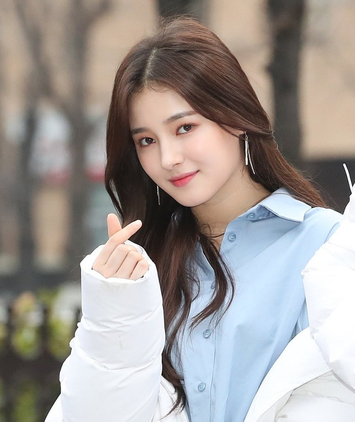 Người này dễ sa ngã vào lưới tình, mắc vào các mối quan hệ ngoài luồng, làm người thứ ba phá hoại tình cảm của cặp đôi khác.