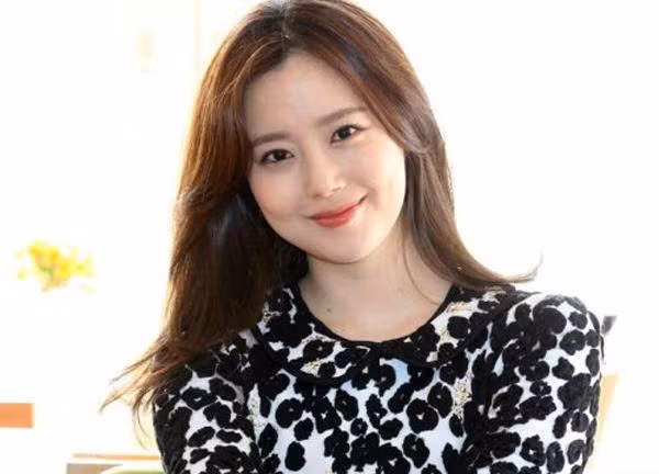  Môi dày, miệng rộng: Người xưa có câu "đàn ông miệng rộng thì sang, đàn bà miệng rộng tan hoang cửa nhà" để nhận định rằng những người phụ nữ miệng rộng dễ gây ra thị phi, khiến các mối quan hệ xung quanh trở nên rắc rối, nhiều mâu thuẫn. Dù không cố ý nhưng người phụ nữ có nét tướng này thường đặt cái tôi cá nhân lên cao, không biết nhún nhường, khéo léo trong giao tiếp.