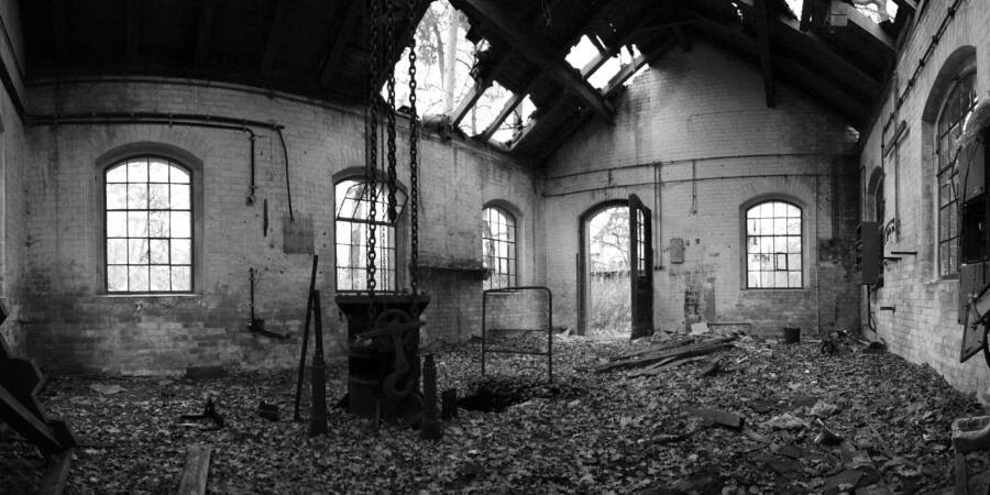 Sau nhiều năm bị bỏ hoang, nhiều khu vực trong Bệnh viện Beelitz-Heilstätten xuống cấp nghiêm trọng.
