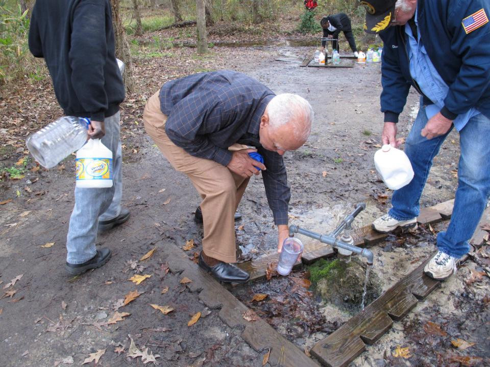 Một số nhà khoa học đến God's Acre Healing Springs để lấy mẫu nước về kiểm tra. Kết quả cho thấy nước tại dòng suối này rất sạch, không bị ô nhiễm nhưng chưa tìm thấy bằng chứng nào cho thấy nước suối ở đây có khả năng chữa lành bệnh tật như các câu chuyện được lưu truyền rộng rãi trong dân gian.