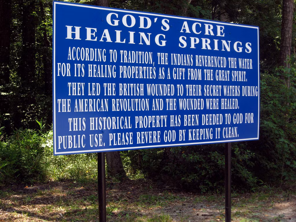 Dù nước ở God's Acre Healing Springs chưa được giới khoa học kiểm chứng có thực sự giúp chữa lành bệnh tật nhưng hàng năm có khá nhiều người đến đây lấy nước uống và mong đợi Chúa sẽ ban phép màu giúp họ khỏe mạnh hơn.