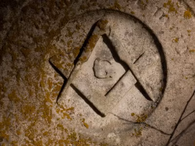 Tuy nhiên, chính những bí ẩn về hội kín này tạo thành sức hút mãnh liệt đối với công chúng cũng như giới chuyên gia đi tìm lời giải về hội Tam điểm.