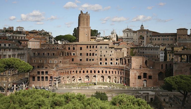 Theo các nhà nghiên cứu lịch sử, chợ Trajan được xây dựng trong khoảng thời gian từ năm 100 - 112 sau Công nguyên.