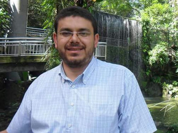 Theo điều tra của cảnh sát, 2 nghi phạm đã phục kích trong khoảng 20 phút trước khi ra tay. Chúng nổ 10 phát súng. Trong số này, 4 viên đạn trúng người và đầu của ông Fadi khiến nạn nhân tử vong ngay tại hiện trường.