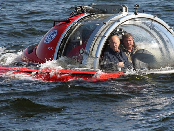 Trong năm 2013, Tổng thống Putin sử dụng thiết bị lặn Sea Explorer-5 để ngắm xác tàu Oleg bị đắm ở vùng biển vịnh Phần Lan năm 1869. Xác tàu đắm nằm ở độ sâu 60m.