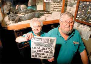 Một người khác kể rằng người cá sấu Jake thích hút xì gà và thỉnh thoảng tới các nhà thổ ở New Orleans để giải trí. Thậm chí, người cá sấu này còn mặc váy dài và đến chơi tại câu lạc bộ ở San Francisco.