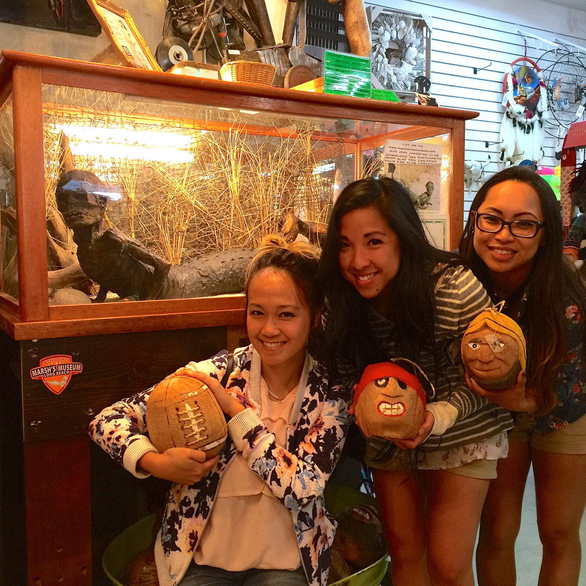 Đến nay, câu chuyện về người cá sấu Jake vẫn chứa nhiều bí ẩn khi không ai rõ tính thật giả. Dù vậy, hơn 30.000 tấm bưu thiếp chụp Jake được bán trong hơn 10 năm qua cho thấy người cá sấu này có sức hút mãnh liệt đối với công chúng.