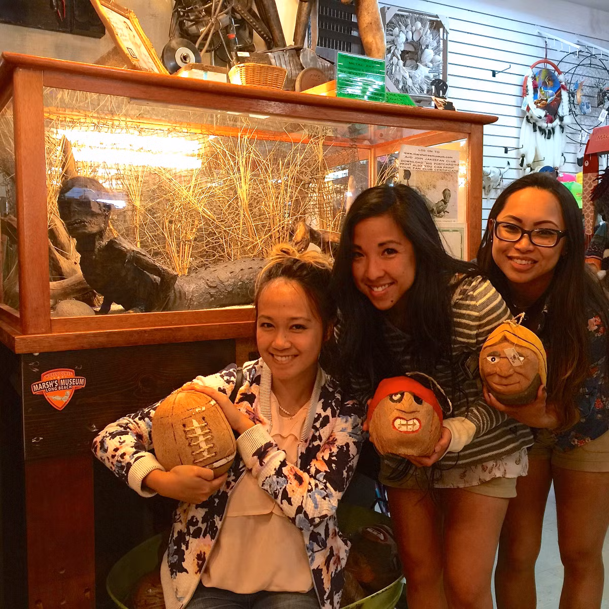 Đến nay, câu chuyện về người cá sấu Jake vẫn chứa nhiều bí ẩn khi không ai rõ tính thật giả. Dù vậy, hơn 30.000 tấm bưu thiếp chụp Jake được bán trong hơn 10 năm qua cho thấy người cá sấu này có sức hút mãnh liệt đối với công chúng.