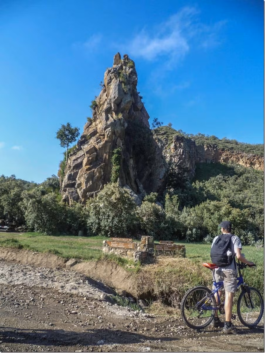 Câu chuyện ly kỳ này trở thành một trong những lý do thu hút nhiều du khách ghé thăm Fischer’s Tower cũng như Công viên Quốc gia Cổng địa ngục.