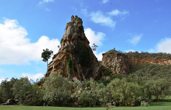 Trong suốt nhiều thế kỷ, người dân địa phương truyền tai nhau nhiều câu chuyện ly kỳ về Fischer’s Tower.