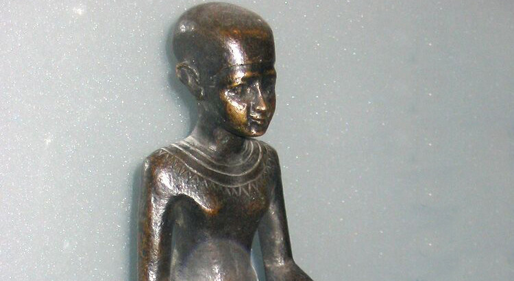 Khi được pharaoh Djoser giao trọng trách thiết kế nơi an nghỉ ngàn thu, Imhotep quyết định thay đổi hoàn toàn kiến trúc cũ sang thiết kế mới.