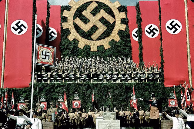 Chữ thập ngoặc là một biểu tượng nổi tiếng gắn liền với Hitler và chính quyền Đức quốc xã trong suốt Thế chiến 2.