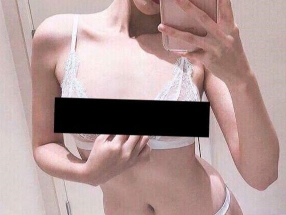 Phu huynh soc nang khi phat hien con khoe than tren mang