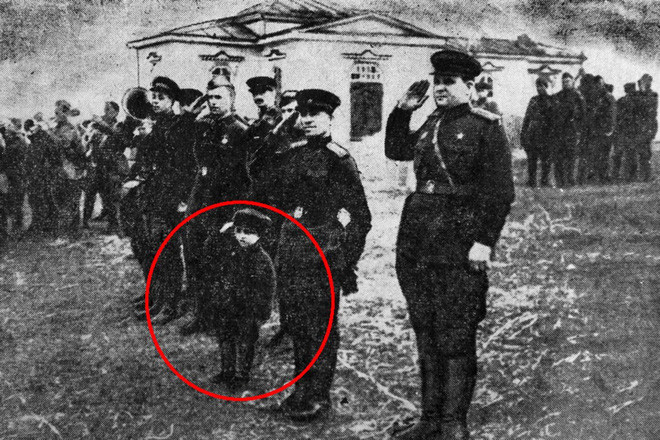 Sau khi bình phục sức khỏe, Aleshkov phấn khích vì được đóng góp công sức nhỏ bé của mình khi giúp việc cho những binh sĩ trong trung đoàn.