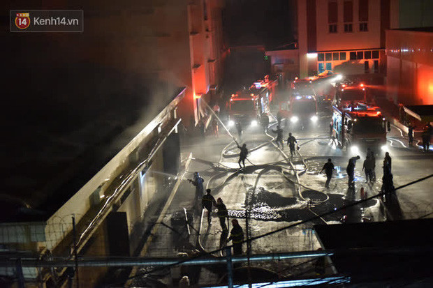 Ha Noi: Chay lon tai nha kho cong ty duoc pham Ha Tay-Hinh-7