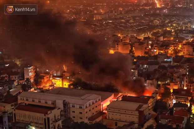 Ha Noi: Chay lon tai nha kho cong ty duoc pham Ha Tay-Hinh-2