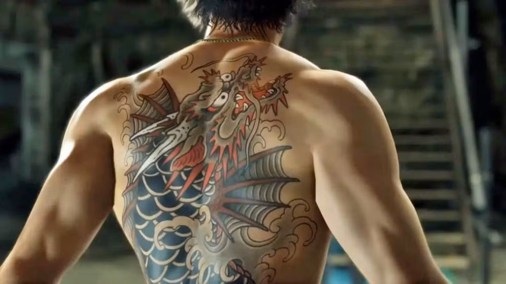 Các thành viên Yakuza thường thực hiện xăm hình. Hình xăm trên cơ thể của mỗi thành viên băng nhóm này đa số là hình rồng, hoa lá, núi non...