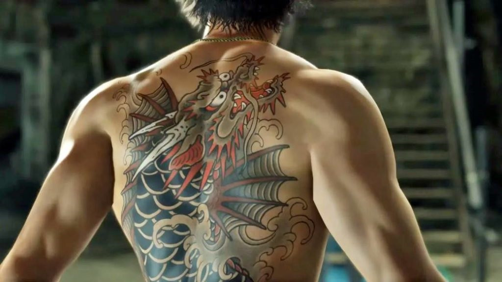 Các thành viên Yakuza thường thực hiện xăm hình. Hình xăm trên cơ thể của mỗi thành viên băng nhóm này đa số là hình rồng, hoa lá, núi non...