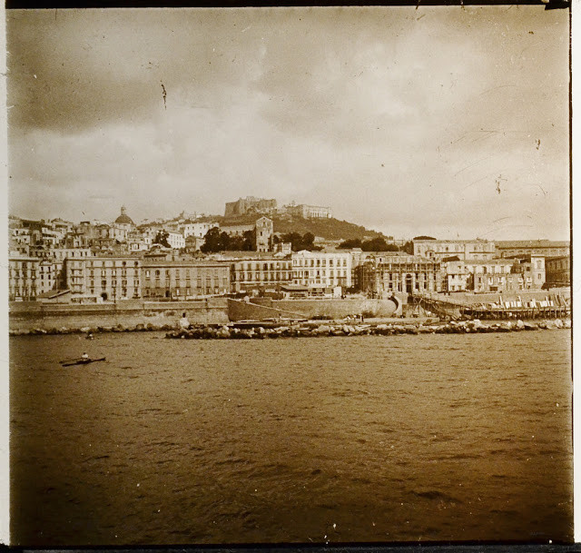 Vẻ đẹp thơ mộng và cổ kính của Naples, Italy hơn 100 năm trước.