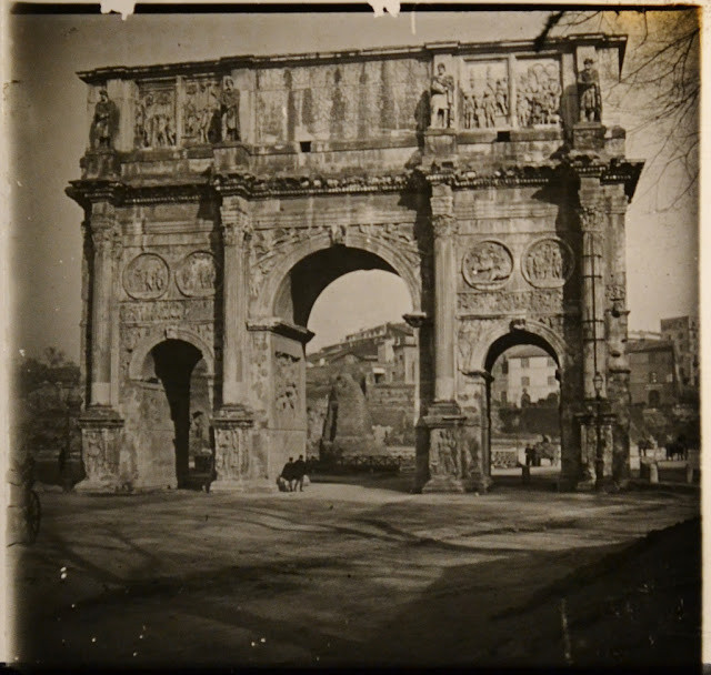 Khải hoàn môn Constantine là một trong những công trình lâu đời nhất tại Rome, Italy. Công trình này là một trong những điểm đến "hot" nhất Italy mà nhiều du khách không thể bỏ qua khi đến Rome.