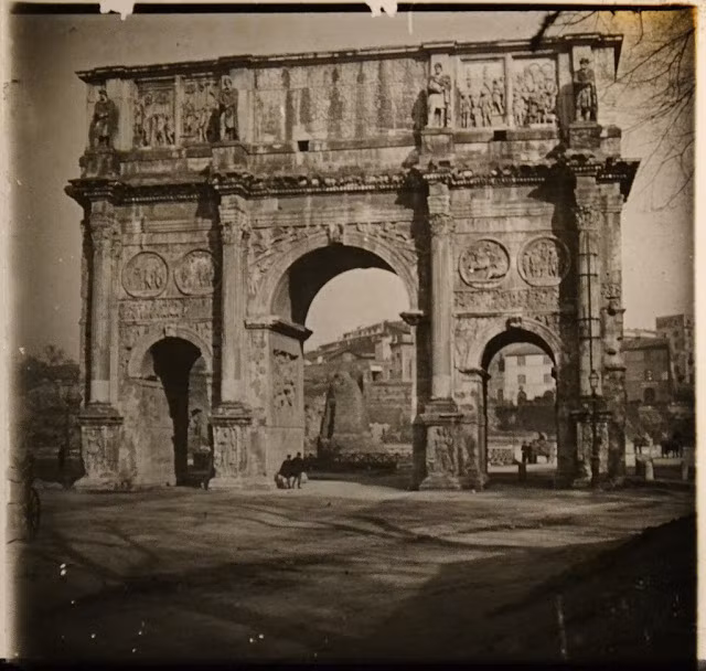 Khải hoàn môn Constantine là một trong những công trình lâu đời nhất tại Rome, Italy. Công trình này là một trong những điểm đến "hot" nhất Italy mà nhiều du khách không thể bỏ qua khi đến Rome.