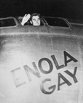 Đại tá Paul Tibbets cùng 14 thành viên thuộc phi hành đoàn Enola Gay thực hiện chuyến bay định mệnh bắt đầu từ lúc 1h40 sáng 6/8 theo giờ Nhật Bản.