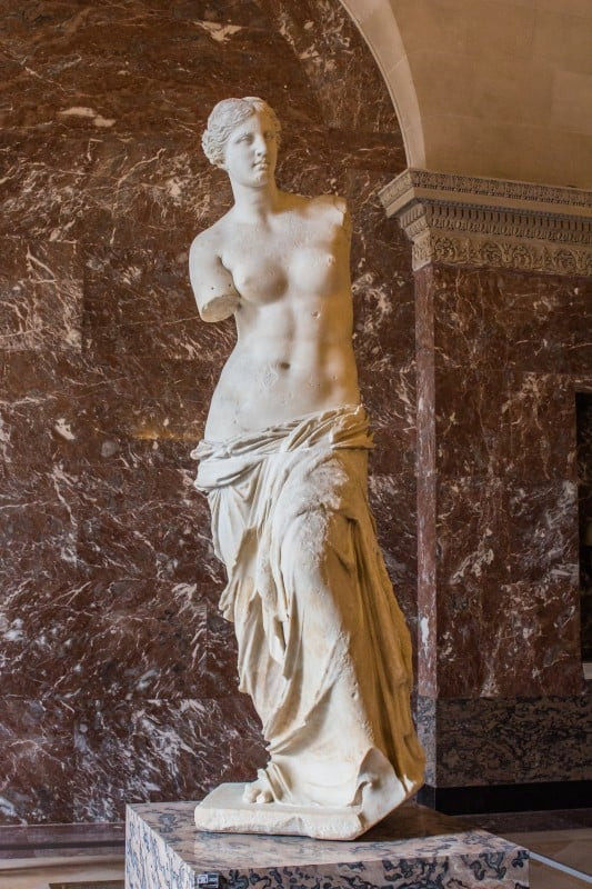 Venus de Milo là bức tượng nổi tiếng được trưng bày trong bảo tàng Louvre, Paris, Pháp. Bức tượng cẩm thạch được cho là do Alexandros of Antioch tạo ra vào khoảng năm 130 trước Công nguyên - 100 trước Công nguyên.