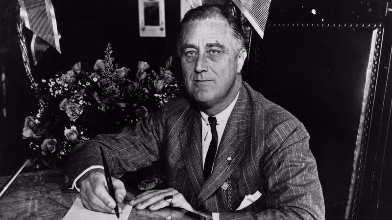 Trong lịch sử Mỹ, Tổng thống thứ 32 của Mỹ Franklin D. Roosevelt gây chú ý khi ký lệnh ân xá cho 2.819 người trong thời gian làm ông chủ Nhà Trắng từ năm 1933 - 1945.