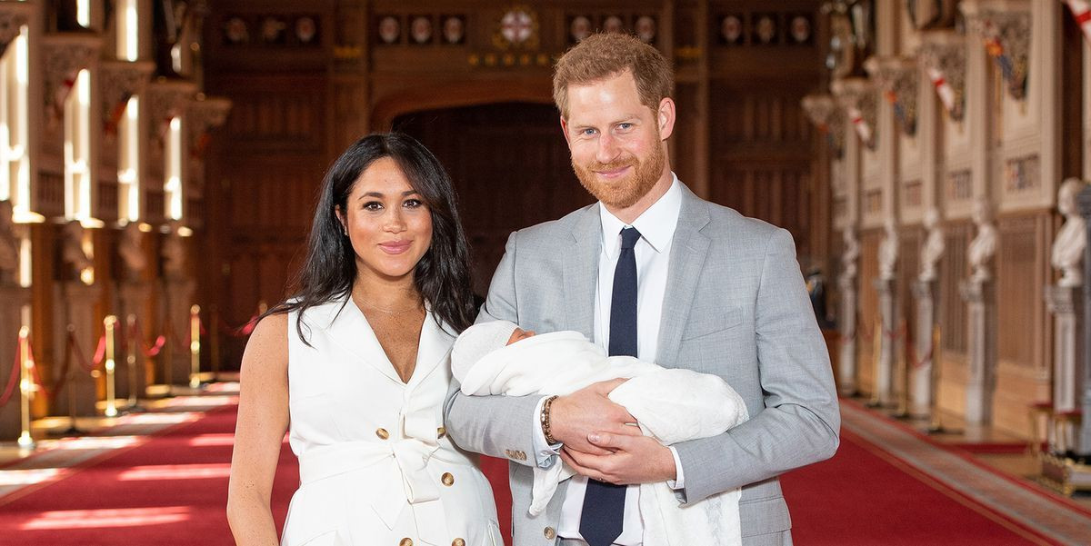 Giống mẹ chồng, nàng dâu Meghan cũng sinh con trai Archie Harrison Mountbatten-Windsor tại bệnh viện. Theo báo chí, nàng dâu út của Công nương Diana sinh con trai tại bệnh viện tư Portland ở hạt Westminster.