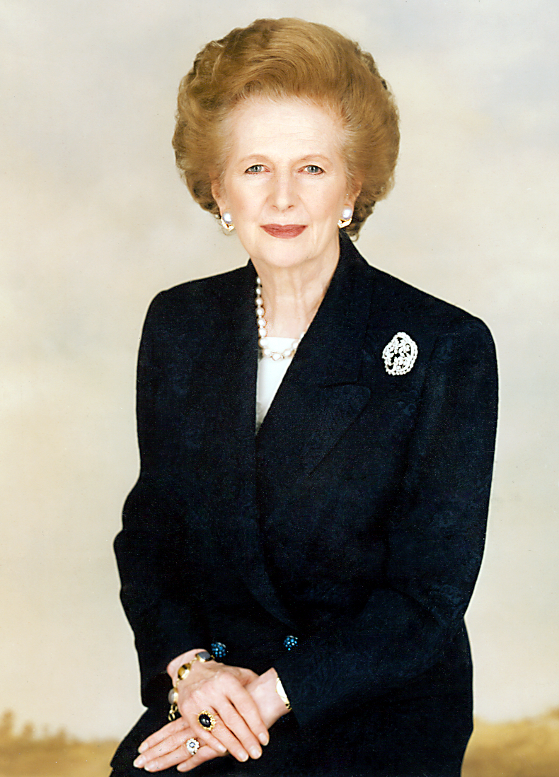 Đến ngày 5/4, chính quyền của Thủ tướng Thatcher quyết định điều tàu sân bay HMS Invincible, 127 tàu các loại gồm: 43 tàu chiến, 22 tàu hậu cần hải quân và 62 tàu thương mại được trưng dụng trong cuộc chiến với lực lượng Argentina để bảo đảm sự toàn vẹn của lãnh thổ.