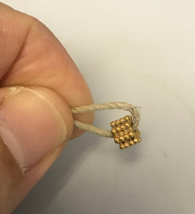 Theo các chuyên gia, việc tìm thấy hạt vàng trên giúp các chuyên gia trong quá trình giải mã thuật luyện kim xuất sắc của những người thợ cổ đại.