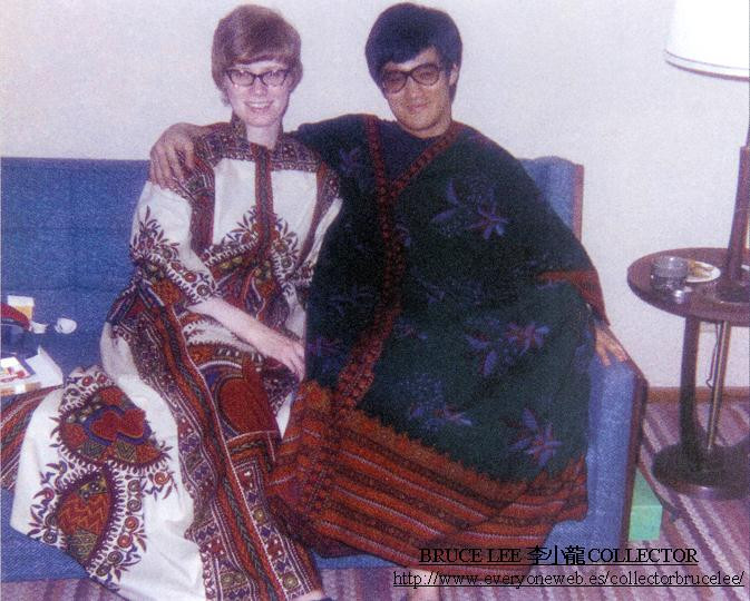 Sau khi tốt nghiệp trung học, Linda tới theo học tại lớp dạy võ của Lý Tiểu Long. Theo đó, bà trở thành một trong những nữ học viên đầu tiên của huyền thoại võ thuật nổi tiếng thế giới. Không những vậy, Linda theo học tại Đại học Washington - trường mà Lý Tiểu Long từng theo học.