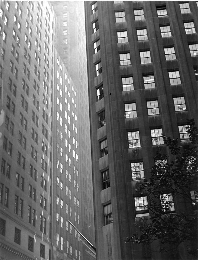 Những tòa nhà chọc trời ở New York "mọc lên như nấm" sau Thế chiến 2 cho thấy phần nào tốc độ tăng trưởng kinh tế nhanh của thành phố này.