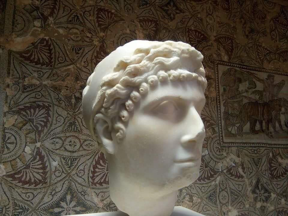 Cụ thể, khi Cleopatra Selene II đến tuổi trưởng thành, hoàng đế Augustus sắp xếp cuộc hôn nhân giữa cô với vua Juba của Numidia tại Rome trong khoảng thời gian giữa năm 26 trước Công nguyên - 20 trước Công nguyên.