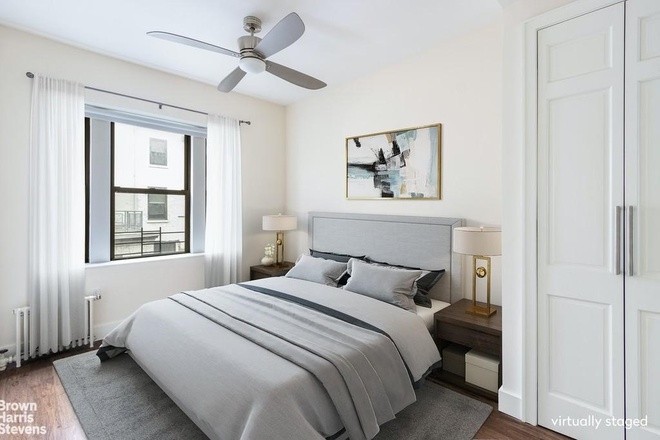 Phòng ngủ chính trang nhã, tràn ngập ánh sáng tự nhiên. Các tông màu trắng, xám chủ đạo tạo ra những đường nét nhẹ nhàng, thanh lịch.