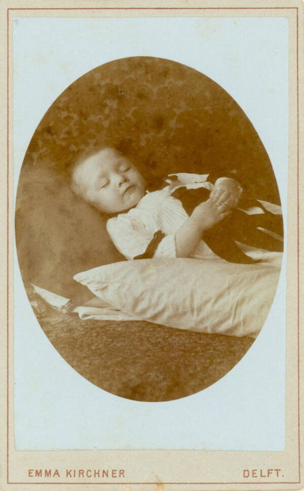 Trong số này, những đứa trẻ qua đời khi còn quá ít tuổi khiến cha mẹ vô cùng đau xót và tiếc thương.