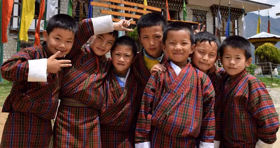 Tại Bhutan, người dân không được phép săn bắn, câu cá nếu không có giấy phép do chính quyền cấp.