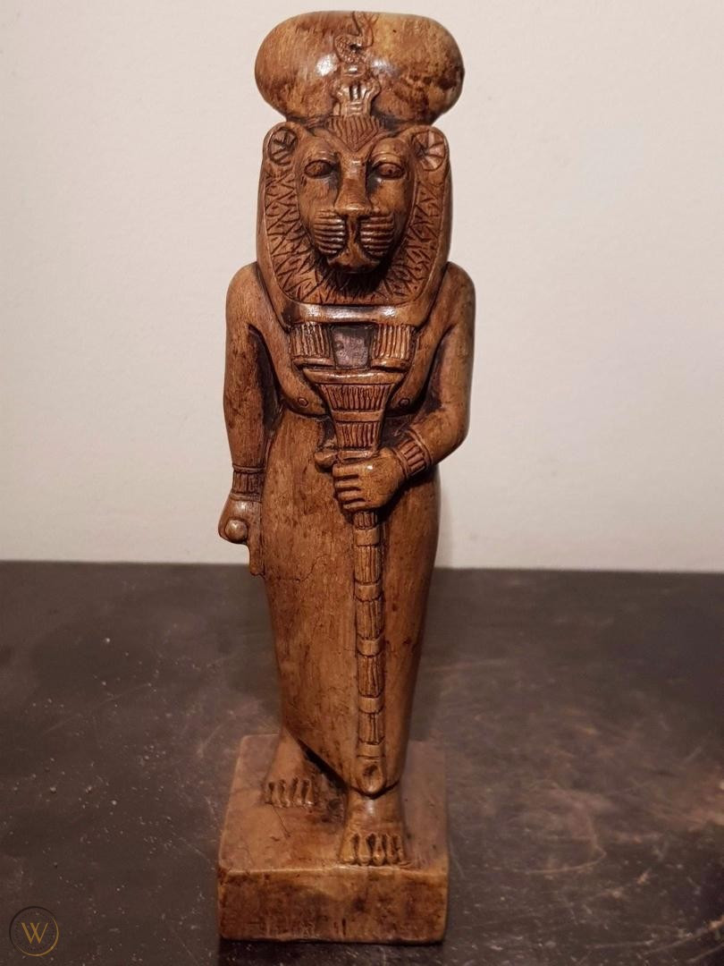 Người Ai Cập khi ấy cho rằng nước lũ đó chính là máu. Nữ thần Sekhmet đã uống hết số máu ở sông Nile giúp người dân Ai Cập thoát được thảm họa tồi tệ.