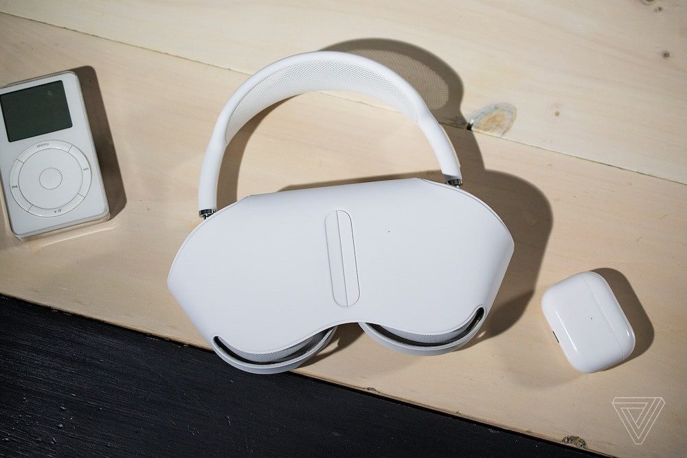 AirPods Max có thể được bán ra ở Việt Nam vào tháng 1 tới. Ảnh: The Verge.