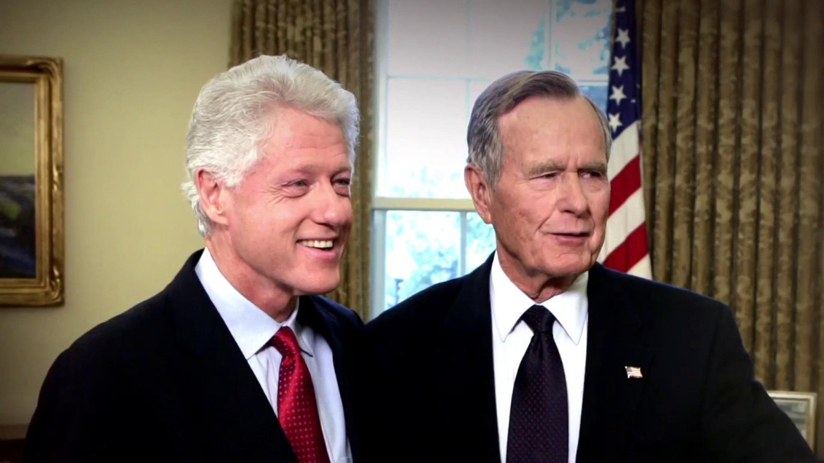 Trong lá thư gửi người kế nhiệm Bill Clinton viết ngày 20/1/1993, Tổng thống Bush viết: "Bill thân mến. Khi tôi vừa bước vào văn phòng này, tôi vẫn nhận thấy cảm giác kỳ diệu và sự trân trọng mà tôi từng thấy cách đây 4 năm. Tôi nghĩ ông cũng sẽ cảm thấy như vậy. Tôi chúc ông có niềm hạnh phúc tuyệt vời ở đây. Tôi chưa bao giờ cảm thấy sự cô đơn như một số tổng thống đời trước từng mô tả.
