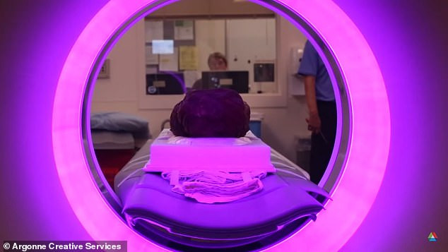 Cụ thể, thông qua những phương pháp khoa học trên, các chuyên gia nhận thấy xác ướp Ai Cập được bảo quản khá tốt. Thi hài thuộc về một bé gái khoảng 5 tuổi.