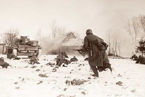 Nguyên do là bởi quân đội Liên Xô sở hữu lực lượng tinh nhuệ và trang bị nhiều vũ khí có sức sát thương cao. Thêm nữa, thời tiết mùa đông lạnh giá có lợi cho lính Liên Xô. Binh sĩ nước này quen chiến đấu trong môi trường lạnh khắc nghiệt.