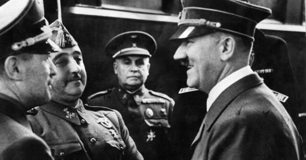 Aribert Heim là "bác sĩ tử thần" thực hiện nhiều thí nghiệm rùng rợn trên tù nhân. Theo đó, y trở thành một trong những tên tội phạm phát xít Đức bị truy lùng gắt gao nhất. Thậm chí, chính quyền treo thưởng hàng trăm ngàn USD cho người nào giúp xác định vị trí ẩn náu của Heim.